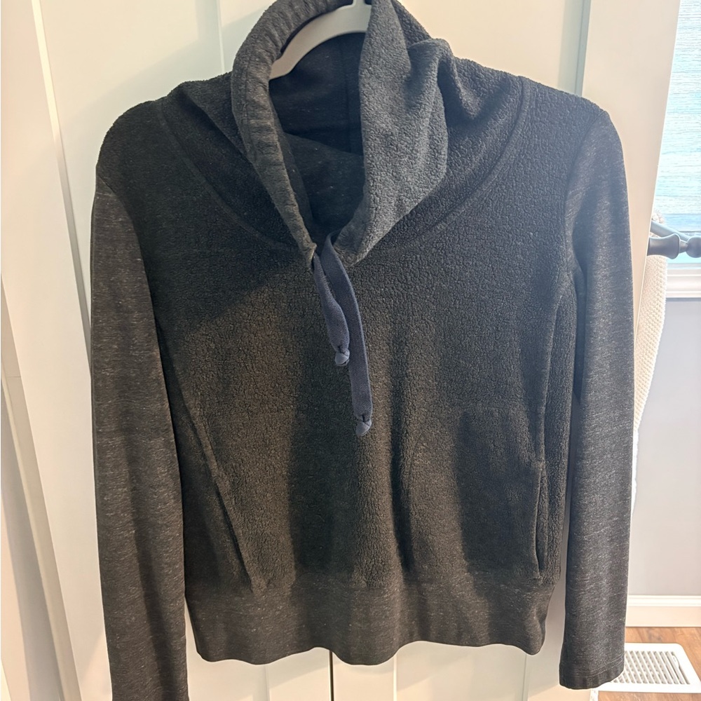 ALO Yoga Women's charcoal sweatshirt